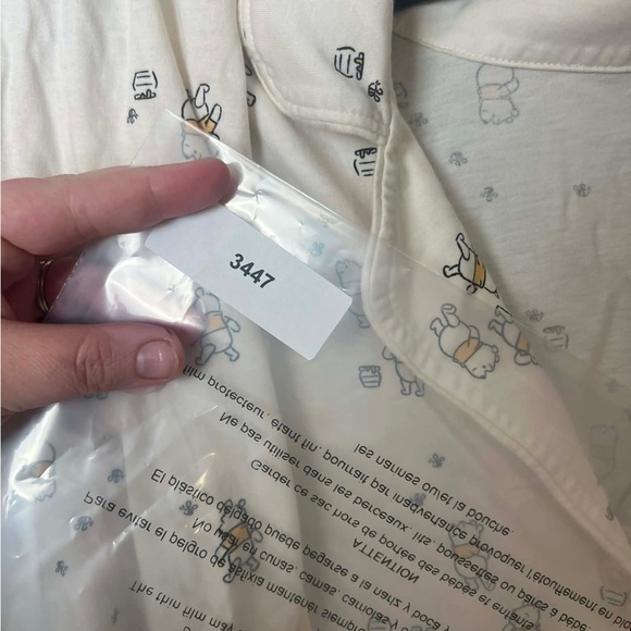 Disney Collection Woman Large Winnie the Pooh White Pajama Set - Picture 4 of 11